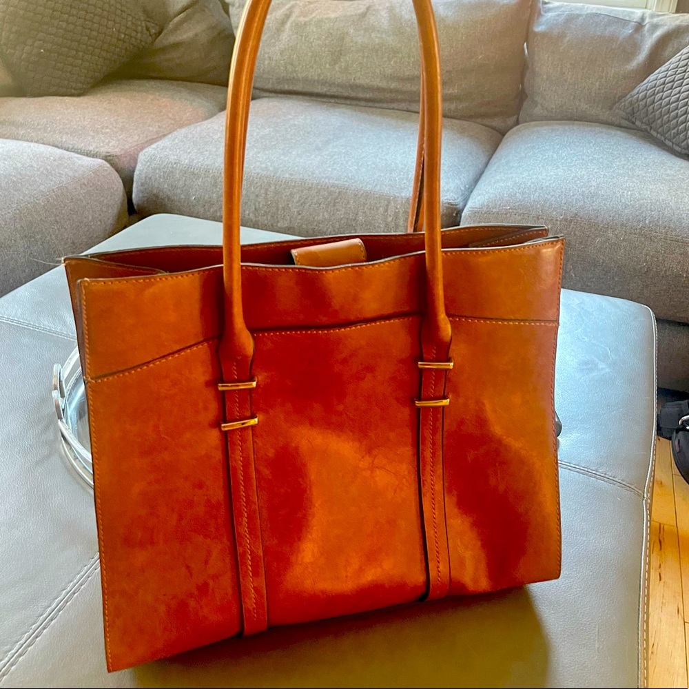 Noatd leather firm satchel in camel!